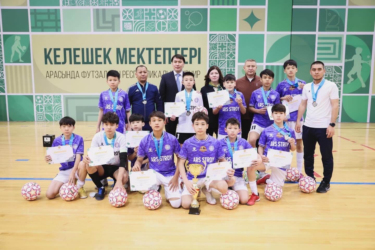 🏆🏆🏆РЕСПУБЛИКАЛЫҚ ФУТЗАЛ ТУРНИРІНДЕ №290 КЕЛЕШЕК МЕКТЕБІ КҮМІС ЖҮЛДЕГЕРІ АТАНДЫ🏆🏆🏆 Елорда&hellip;